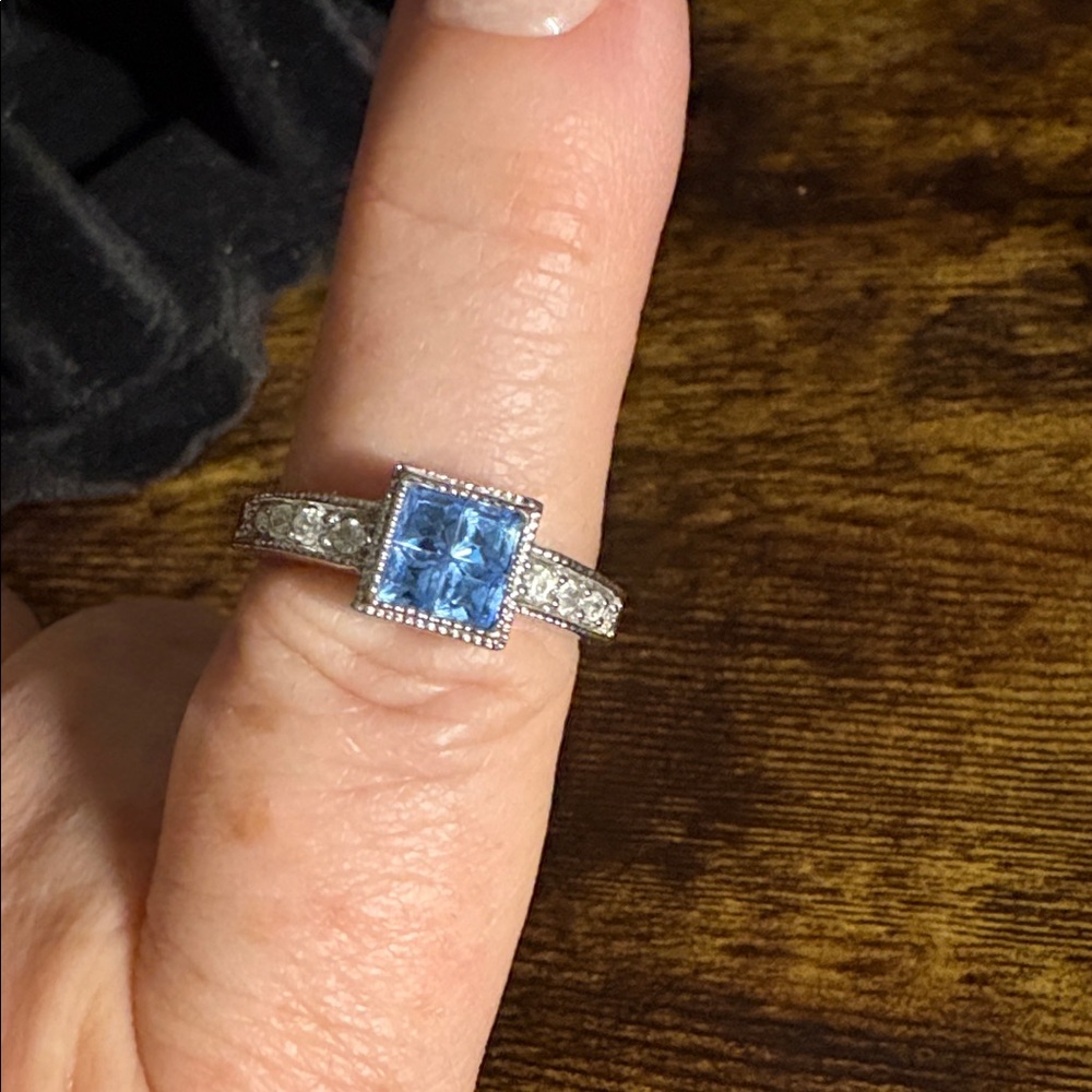 Beautiful Princess Cut Blue Topaz Ring size 9